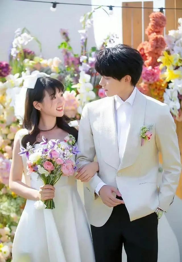 内娱现偶婚纱照质量讨论_现偶剧珠宝道具真实感分析_娱乐圈明星婚纱照