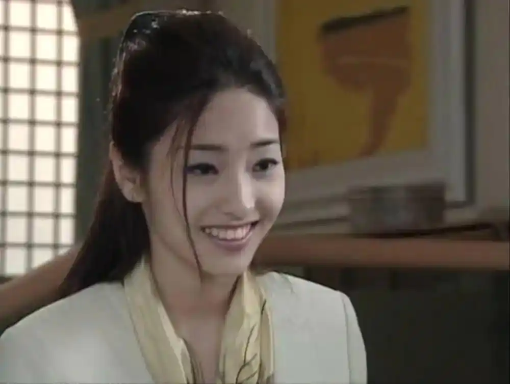 韩剧女主整容前后对比_韩国整容文化_韩剧整容女明星