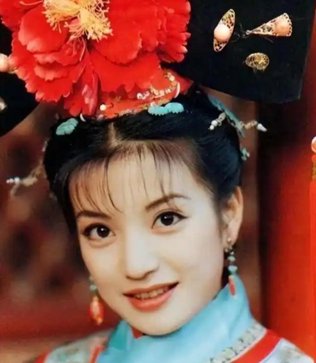 赵薇投资做生意被封杀_赵薇现在还在娱乐圈吗_赵薇转型投资做生意