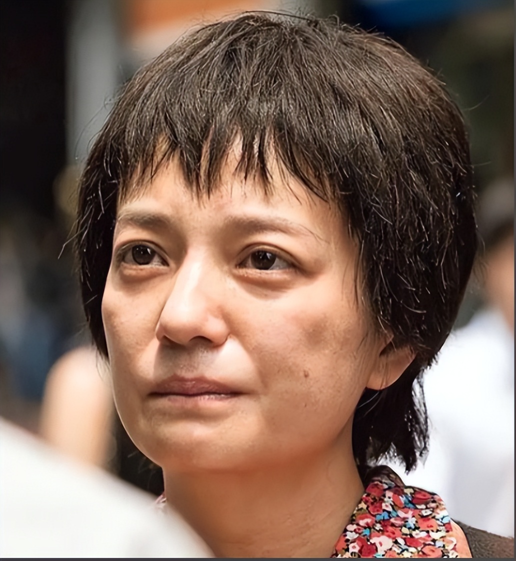 赵薇现在还在娱乐圈吗_赵薇近照曝光面相变化_赵薇被封杀近4年后现状